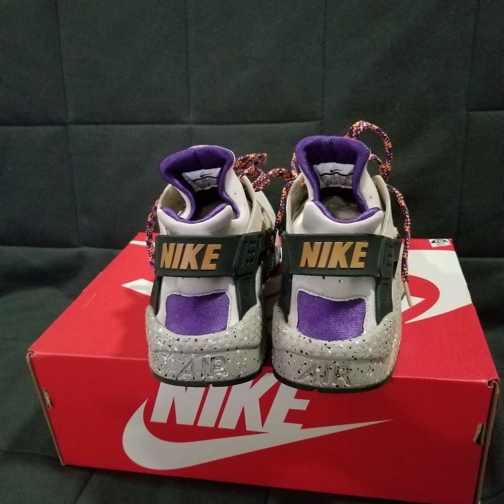 Nike Athletic Shoes - Huarache -Cream, Purple, Black - Picture 4 of 5